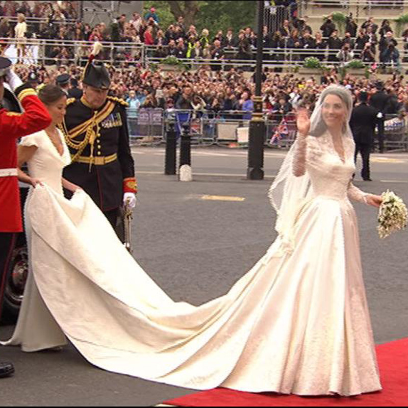 Kate sublime dans sa robe Alexander Mc Queen - Plurielles