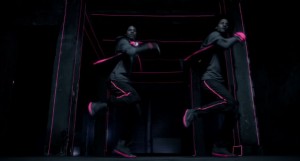 Pour promouvoir sa nouvelle gamme de casque Neon Mixr, Beats by Dre fait appel à David Guetta et aux Twins qui enflamment la tournée de Beyoncé 