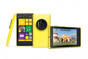 le nouveau nokia lumia 1020 met en avant son zoom exceptionnel de 41 mégapixels dans une campagne print au vietnam et un spot TV en France
