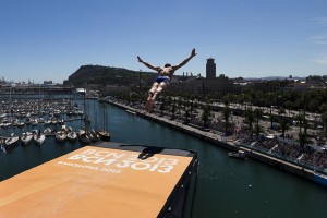 l'épreuve spectaculaire du plongeon haut vol fait son apparition aux mondiaux de natation de Barcelone pour la première fois en compétition