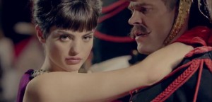 Après une campagne presse de lancement, le magazine Vanity Fair lance un spot TV décalé et anti-conventionnel