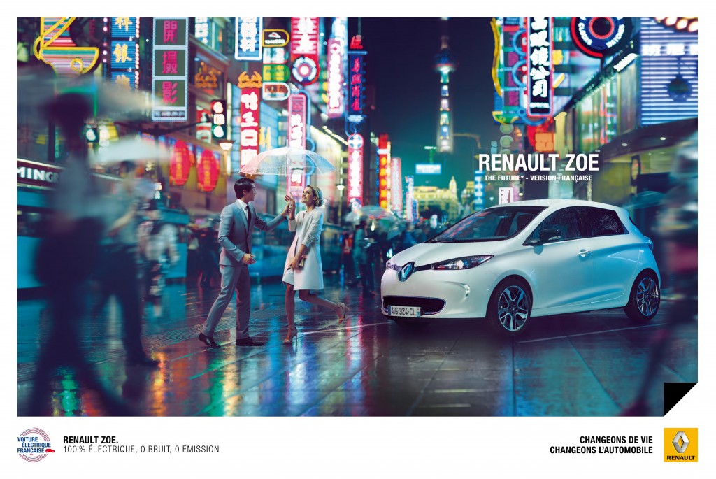 Renault lance une campagne de marques d'envergure dans la presse et fait voyager les lecteurs avec des visuels mettant en avant la frenc touch à l'international
