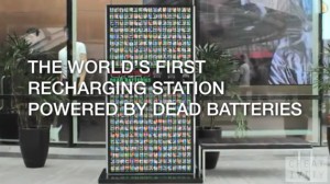 La marque de boisson lactée à base de lait de soja, Vitamilk a imaginé avec son agence BBDO Thaïlande un kiosque d'énergie regroupant des piles usagées permettant d'offrir aux passant de la batterie supplémentaire