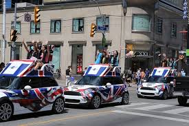 Mini Cooper lance une opération de street marketing insolite et transforme son modèle phare en montagnes russes !