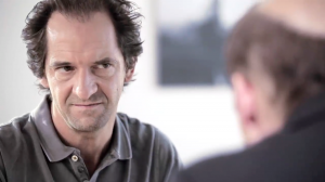 Le CIC et son agence Australie font appel à l'humour décalé de Stéphane de Groodt pour sa nouvelle web série "on vous rappellera"