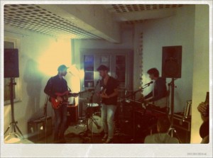 Dolce Gusto a organisé une crémaillère pour présenter sa nouvelle machine multi boisson, la Mini Me... Un soirée pleine de surprise pour une campagen décalée et anti-conformiste !