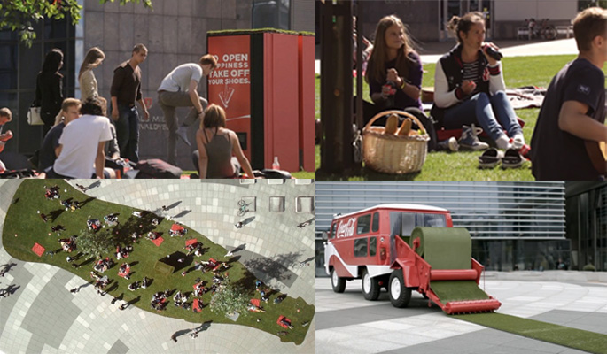 Coca-Cola installe un morceau de verudre en plein coeur d'Amsterdam et invite les passants à enlever leurs chaussures pour venir déguster un Coca bien frais allongé dans l'herbe !