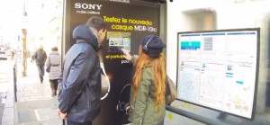 des abribus transformés en tablettes tactiles pour blind test géant organisé par sony et deezer