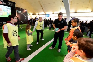 un espace de 250m² dédié au rugby est mis en place à Auber avec des ateliers touche et passe 