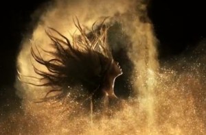 Beyoncé sensuelle dans le spot TV pour son parfum rise