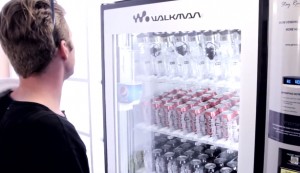 pour faire la promotion de ce lecteur étanche, Sony le propose en bouteillle, dans un distributeur