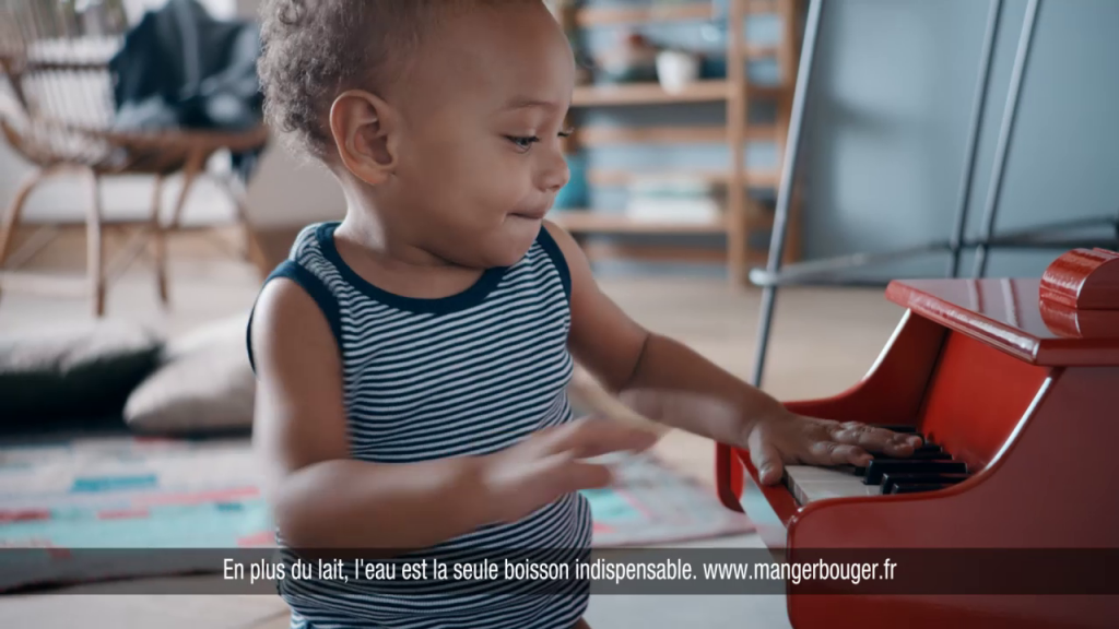 guigoz et publicis conseil illustrent la feel good attitude dans une campagne positive avec les bébé guigoz