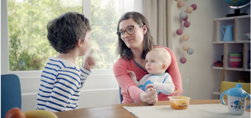 les plus grands aussi peuvent transmettre le savoir bien manger à leurs cadets