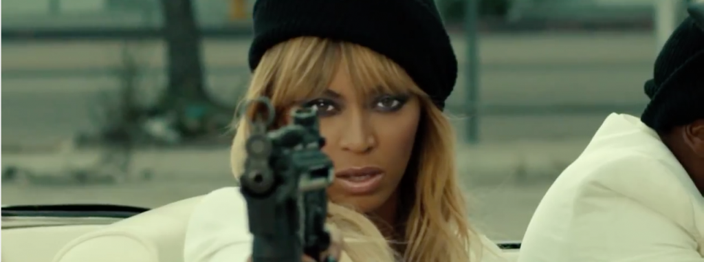 beyoncé en bad girl qui n'hésites pas à tirer pour s'échapper