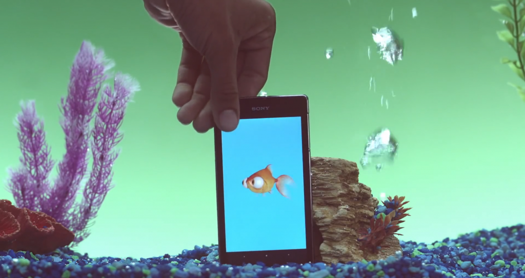 avec underwater apps de Sony vous allez pouvoir prendre soin d'un petit poisson tamagotchi