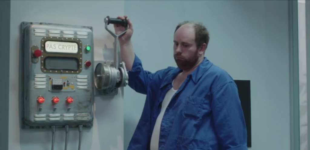 kyan khojandi retrace avec humour et nostalgie les 30 ans de programmes canal plus avec de nombreux guest, dans un épisode de bref unique