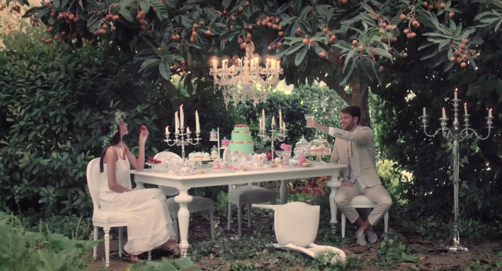 différents univers sont retransmis dans les spots de maisons du monde