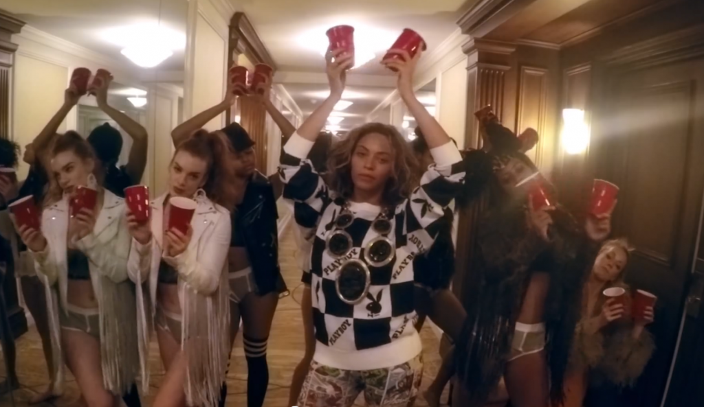 beyoncé délire et boit avec ses copines