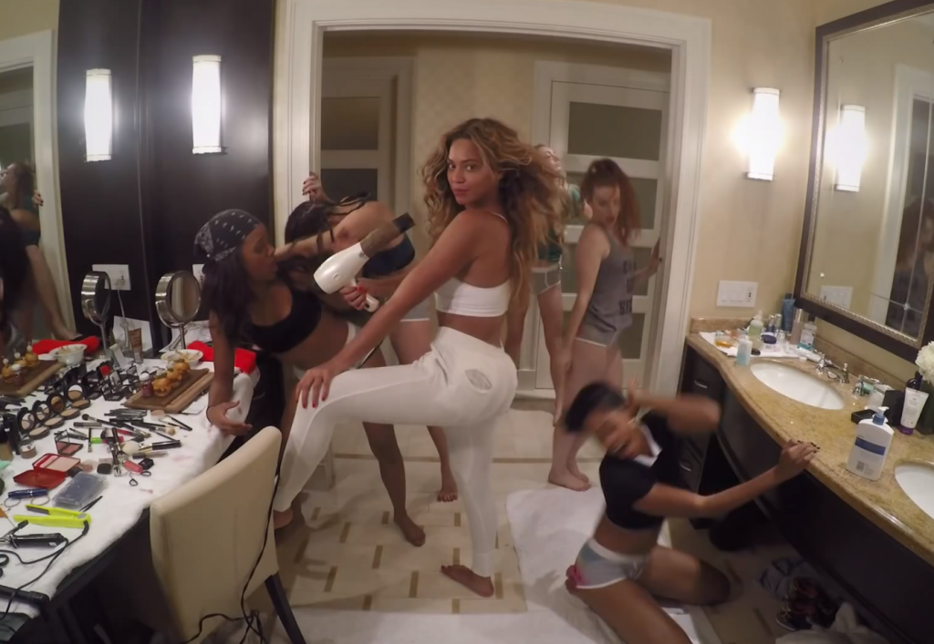 beyoncé et ses copines dans la salle de bain