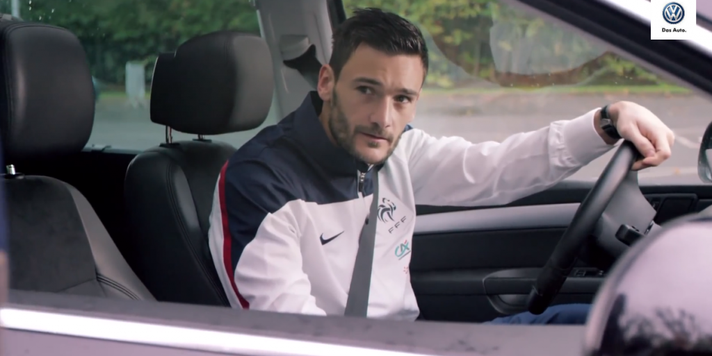 volkswagen et ddb paris réalise un spot où un supporter part au stade avec les Bleus