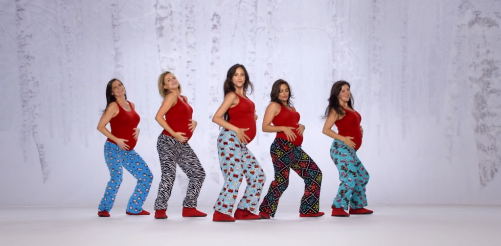 fières de leurs ventres, elles dansent en pyjama pour Kmart