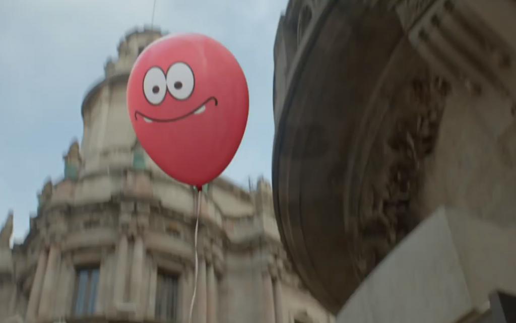 le balón s'échappe.. Heureusement le papa à un iphone 6 et un réseau 4G Orange