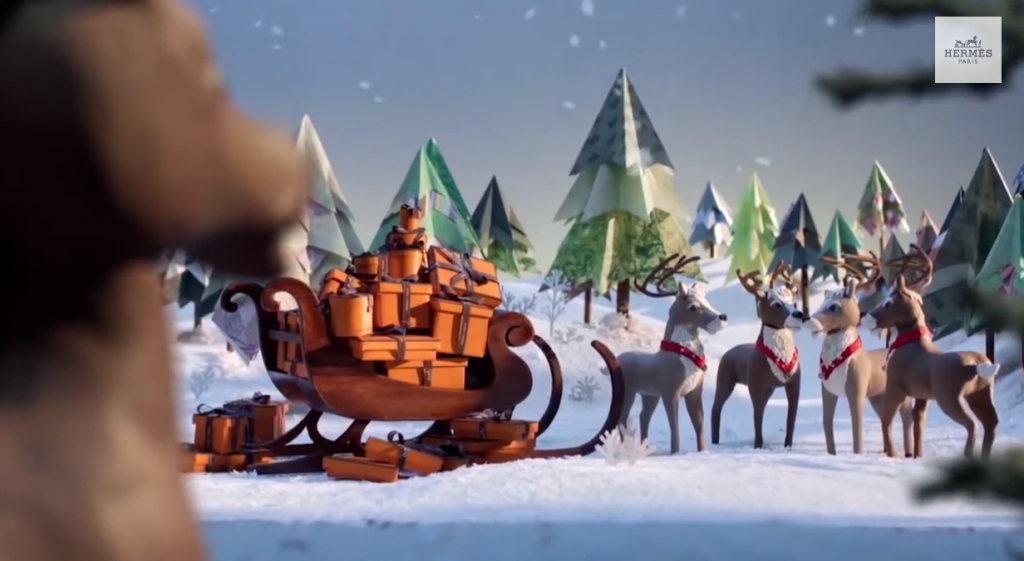 les rennes du père noël accrochés au traineau attendaient de commencer la tournée de cadeaux