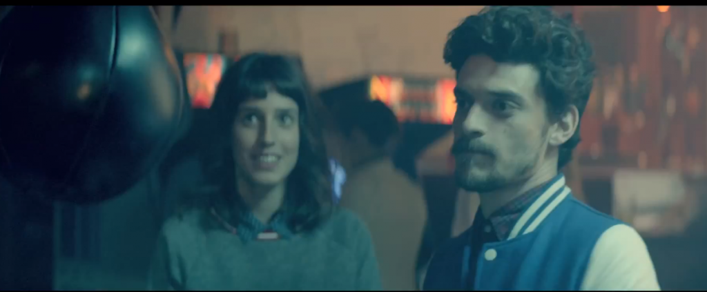 un homme qui se rate en tapant dans le poing pense que ses chances sont finies...