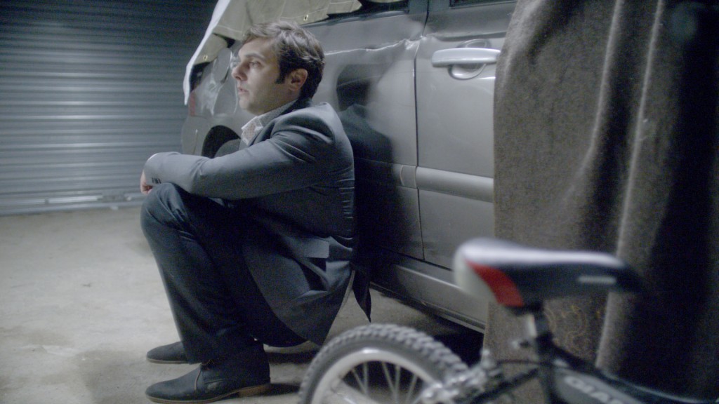 mathieu amlaric nous plonge dans le réveillon d'une famille brisée par un drame de la route