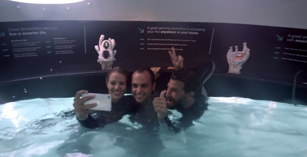 équipée de wifi cette bulle d'air sony permet de montrer l'étanchéité des produits sony et de se prendre en photo