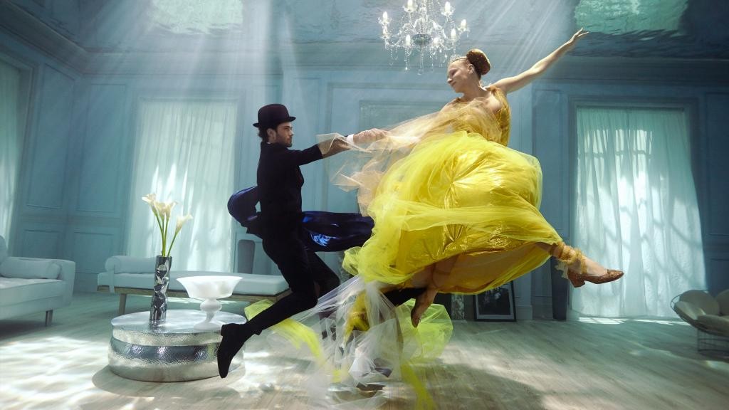 Kusmi Tea met en scène Anastasia dans une valse onirique