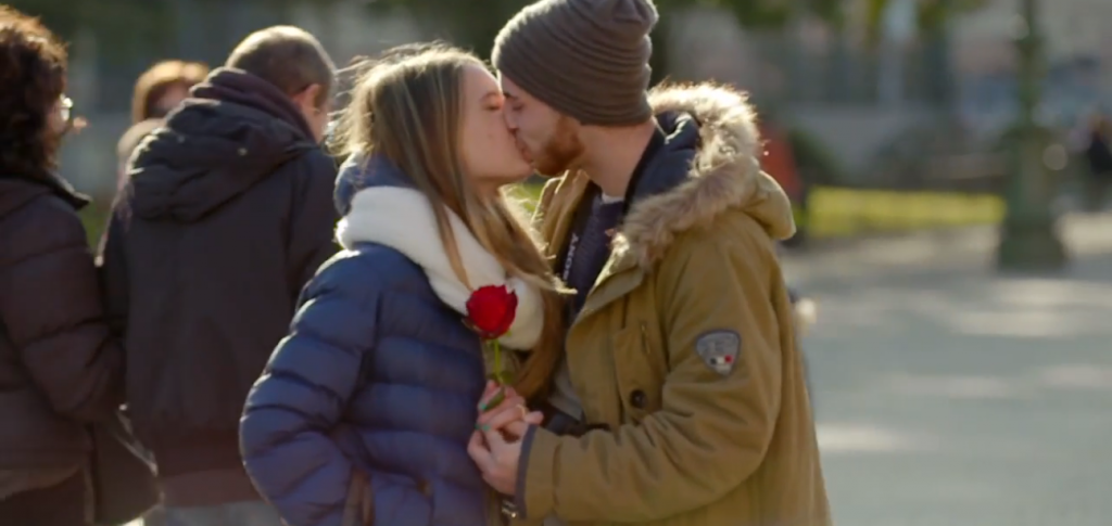 lajoiedesfleurs montre que le pouvoir de la rose rouge fait toujours mouche