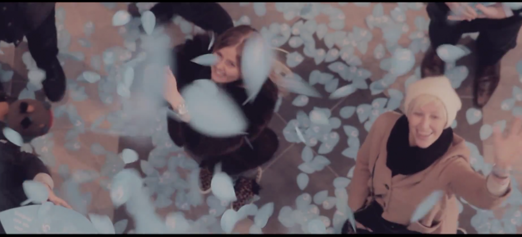 les voyageurs de la gare d'Anvers ont pu se faire arroser par des gouttelettes de compliments