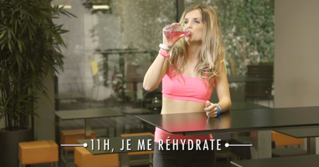 filles d'aujourd'hui tourne en dérision ces profession parfaite qui ont immergé avec les médias