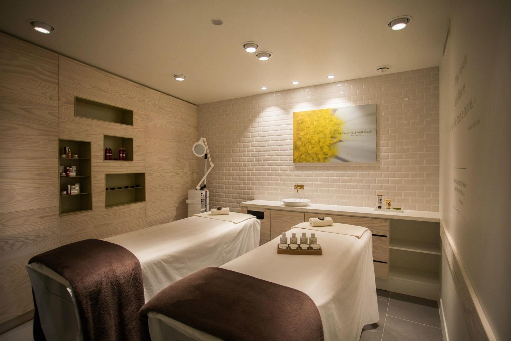 le Beauty Spa vous accueille au sous sol pour un moment de détente zen et intimiste