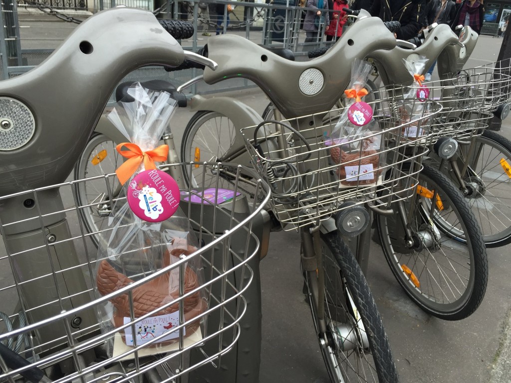 Lundi 6 avril, suivez les indices donnés par Vélib' sur les réseaux sociaux et retrouvez les cocottes