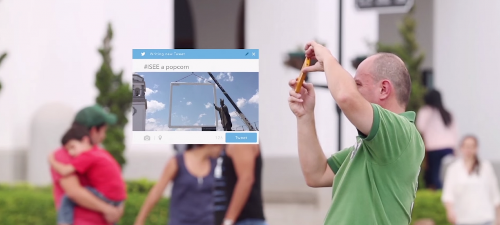 Via Twitter le hashtag #ISEE, les passants devaient dire ce qu'ils voyaient dans les nuages