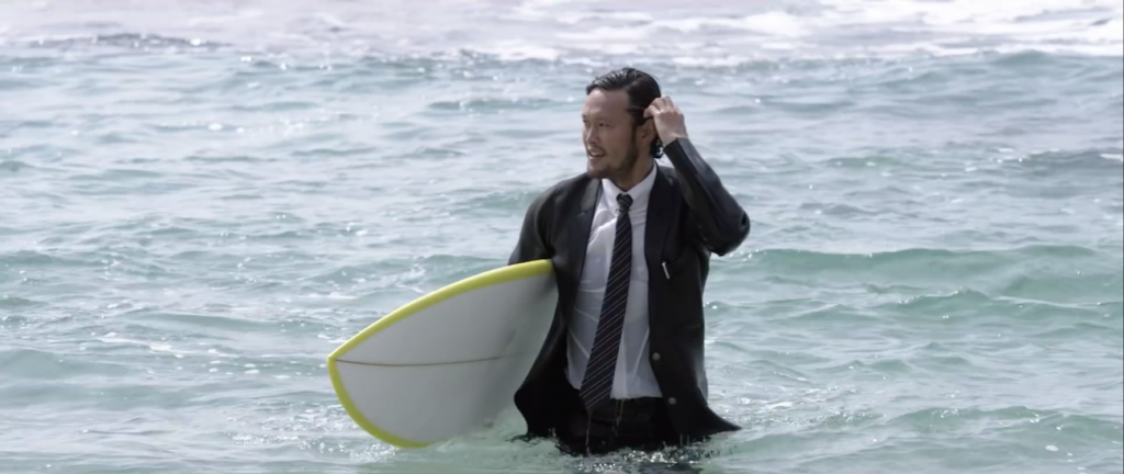 Au Japon, Quiksilver lance True Wetsuit une combinaison de surf à l'allure d'un costume