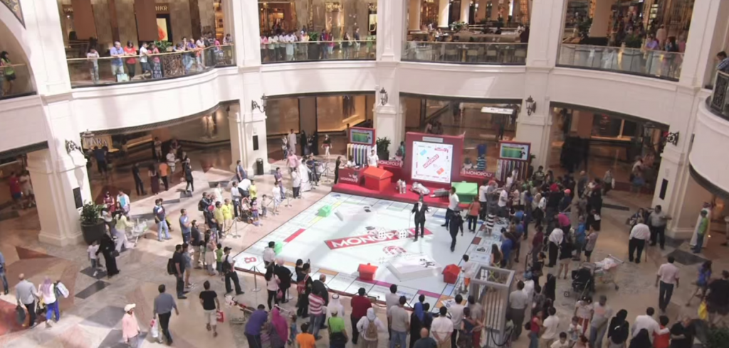 Le centre commercial Mall of Emirates a accueilli une partie de Monopoly géant