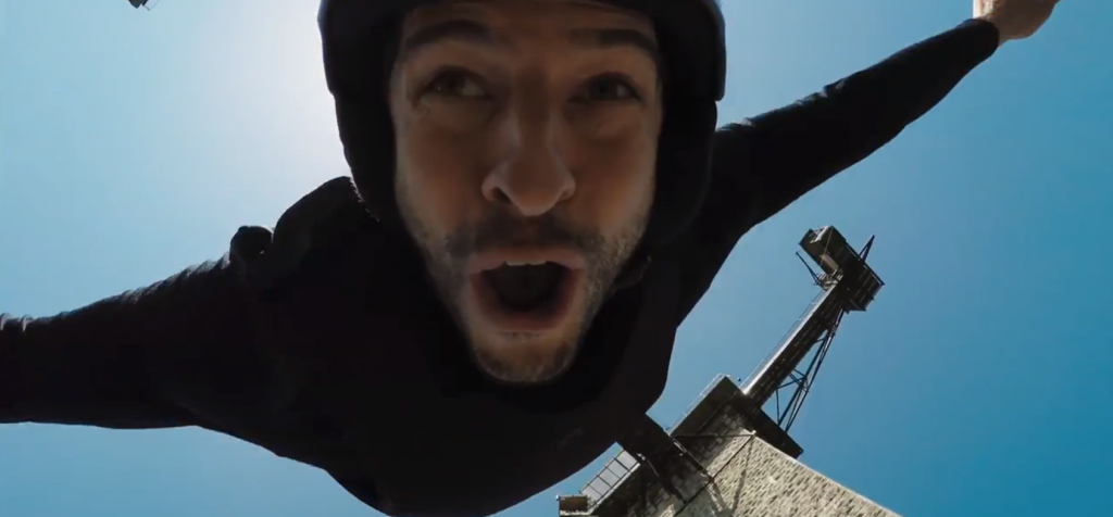 IKEA met en scène le premier saut à l'élastique sans fil