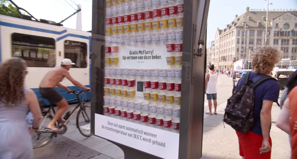 McDonald's a installé un panneau d'affichage des plus particulier pendant la canicule à Amsterdam