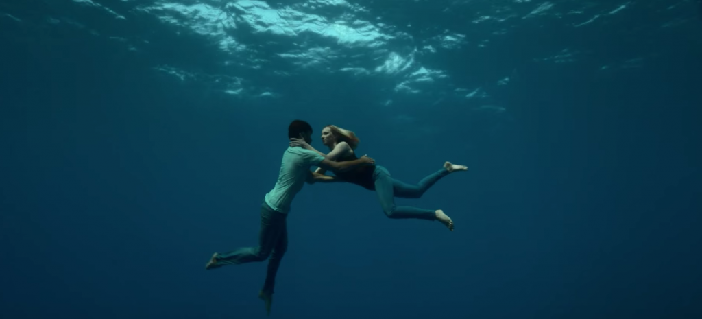 Guillaume Néry et Alice Modolo évoluent avec grâce et volupté sous l'eau comme s'ils étaient sur terre