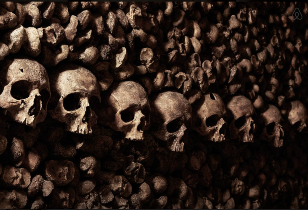 Airbnb vous invite à passer une nuit dans la dernière demeure de 6 millions d'âmes...