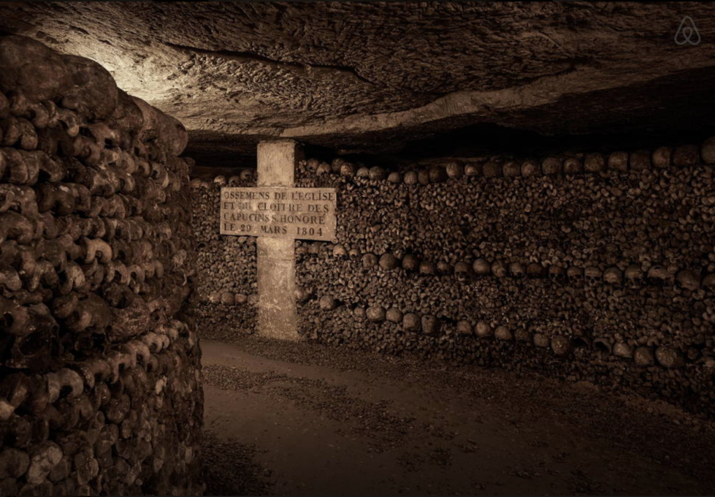 Pour Halloween, Airbnb vous offre des frissons dans les Catacombes de Paris