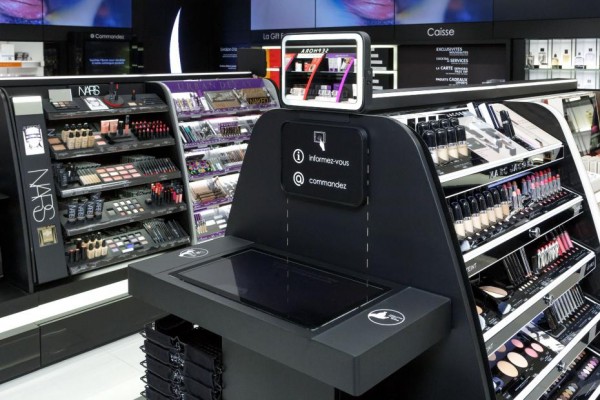 un mélange de boutique et d'eshop à retrouver rue de Rivoli à Paris