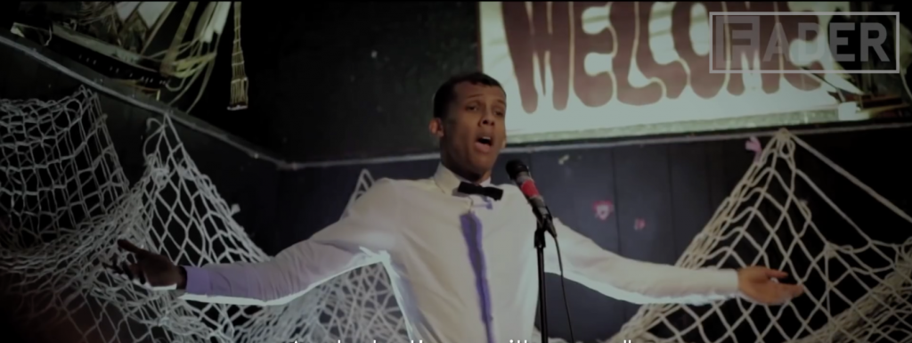 Stromae a choisi un bar à Seattle pour interpréter sa chanson Formidable en français