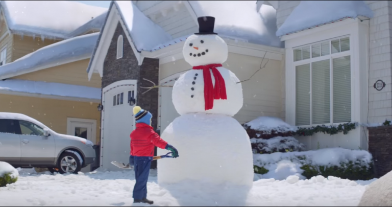 Grâce à un stylo magique, ces deux enfants viennent réaliser les souhaits des gens qu'ils rencontrent 