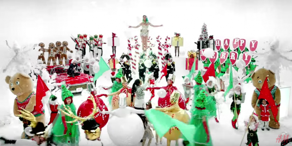 Une jolie parade enchanteresse qui donne envie d'être déjà à Noël