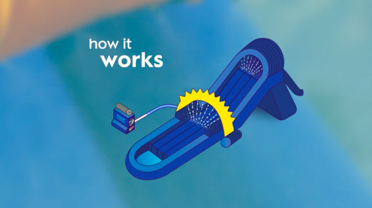 Le sunslide de nivea est rempli de crème solaire indice 50 et en vaporise sur les enfants à chaque fois qu'ils descendent