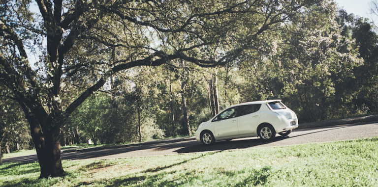 Uber se lance dans la mobilité durable avec UberGreen permettant de commander des véhicules électriques 